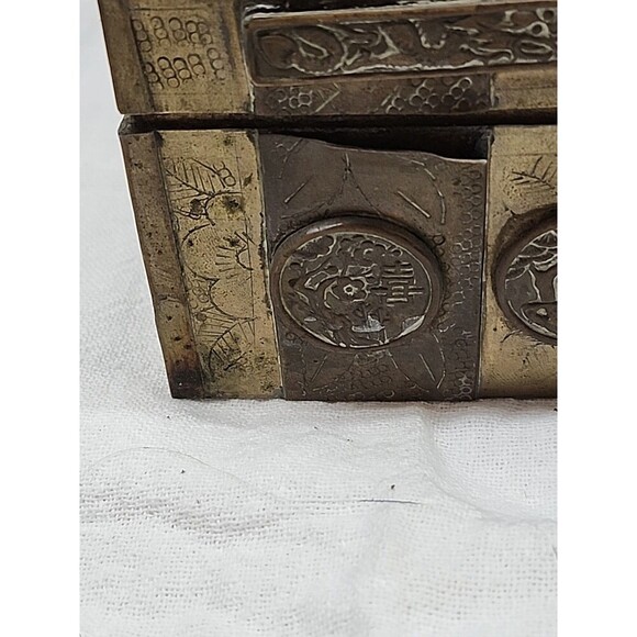 CHINESE Etched Brass / Medallions Trinket or Jewelry Box Wood insert 7x4x2.5 - Picture 5 of 12